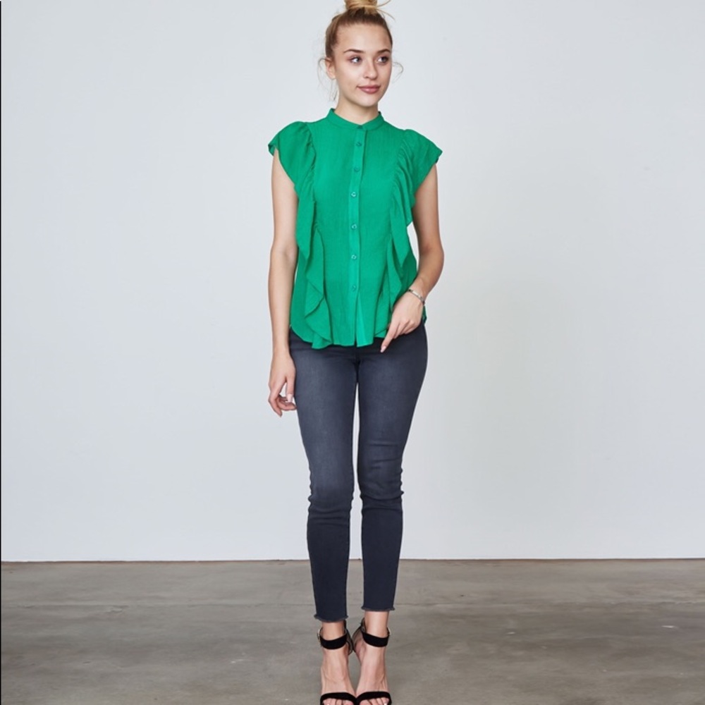 NWT // Kelly Green Ruffle Flutter button Up Blouse - Picture 4 of 7